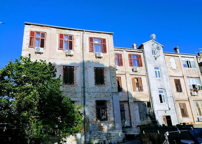 Center Arena Belvedere And 풀라